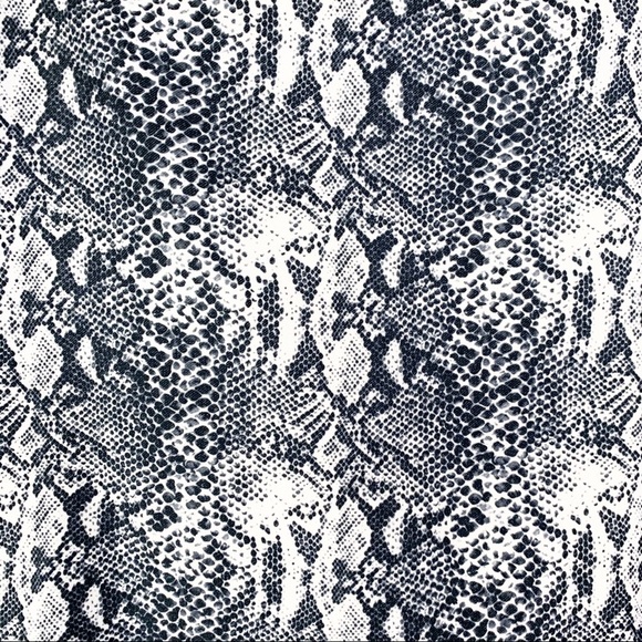 Katherine Barclay snake Print Pencil Skirt. Size 8 - Picture 4 of 10